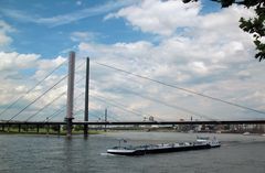 Rheinkniebrücke in Düsseldorf