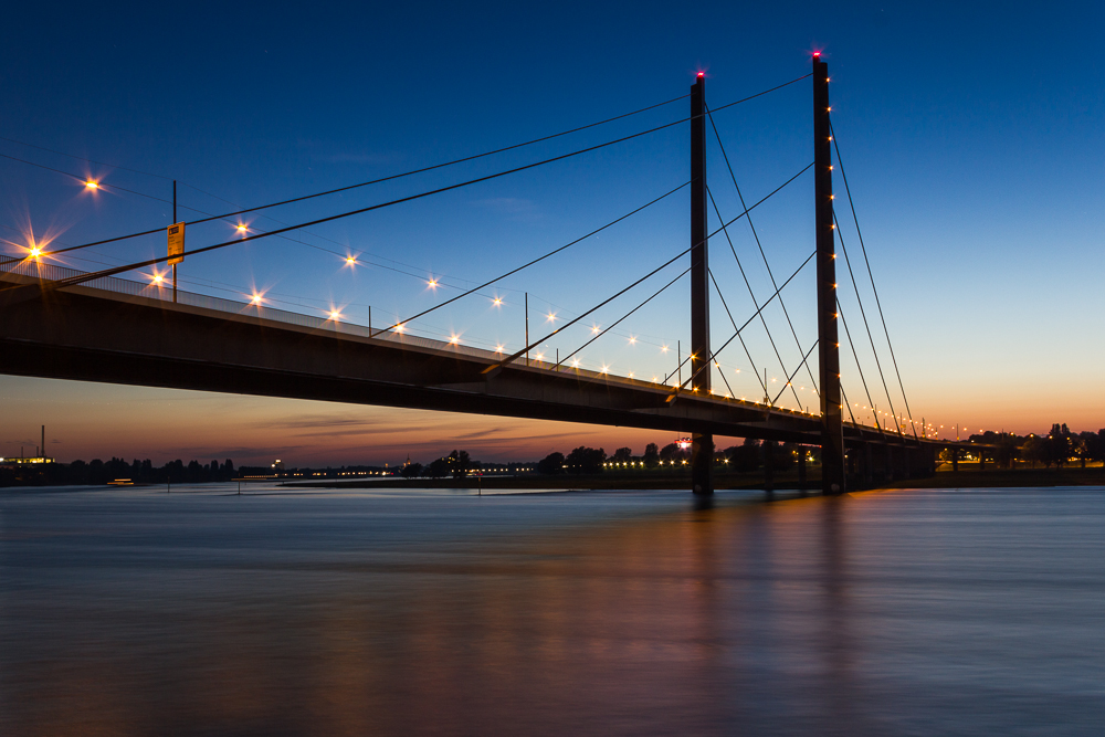 Rheinkniebrücke in Düsseldorf