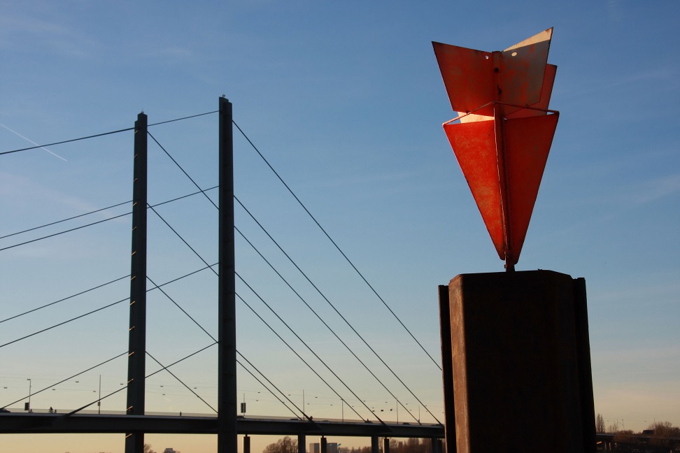 Rheinkniebrücke in Düsseldorf