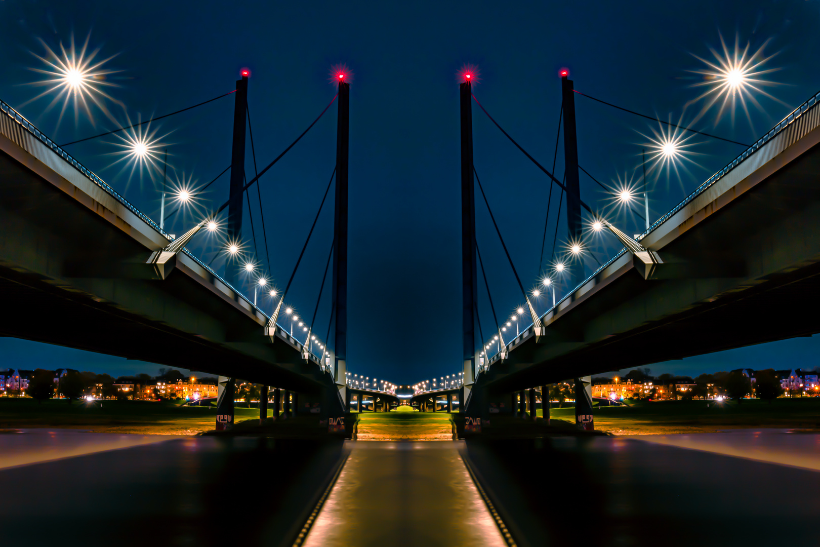 Rheinkniebrücke in Düsseldorf ... x 2 ;-)