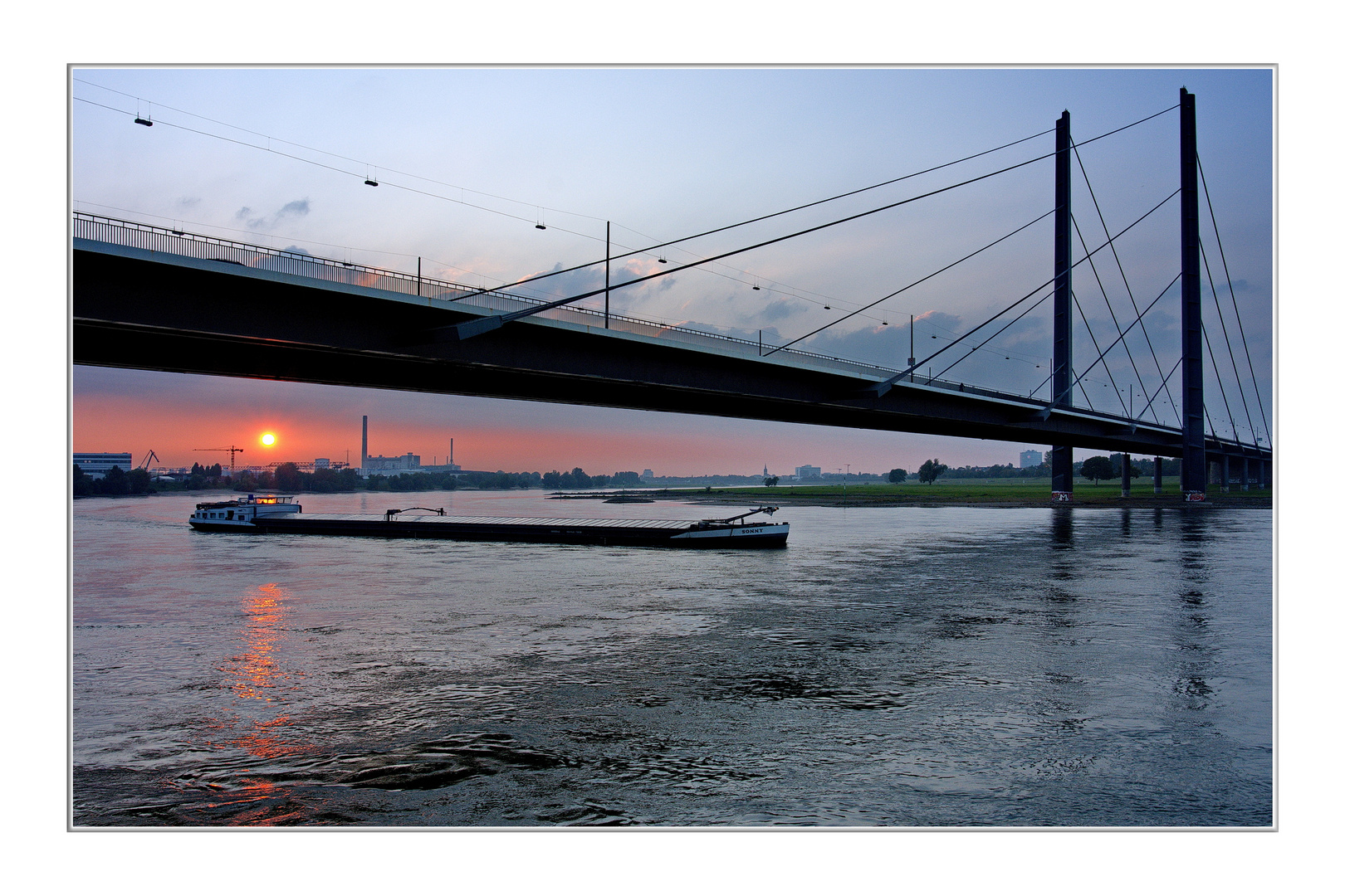 Rheinkniebrücke (THEMENTAG: Sonne)