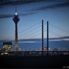 Rheinkniebrücke zu Düsseldorf .....