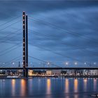 Rheinkniebrücke zu Düsseldorf ....