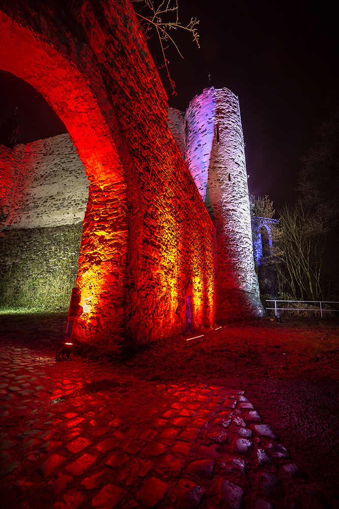 Rheinleuchten 2016 - der Eingang zur Burg Lahneck (2)