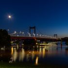 rheinmeer mit hombergerbrücke blaue stunde