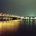 Rheinpanorama mit Deutzer Brücke bei Nacht