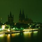 Rheinpanorama mit Kölner Dom + Kirche Gross St.Martin (nach 24 Uhr)