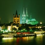 Rheinpanorama mit Kölner Dom + Kirche Gross St.Martin (vor 24 Uhr)