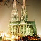 Rheinpanorama mit Kölner Dom und Ludwig Museum bei Nacht