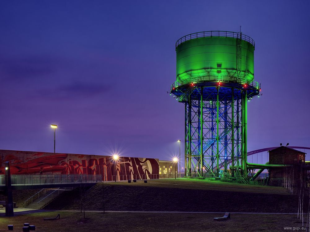 Rheinpark - Wasserturm mit Liege