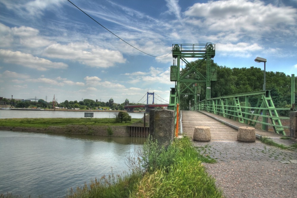 Rheinpreussenbrücke