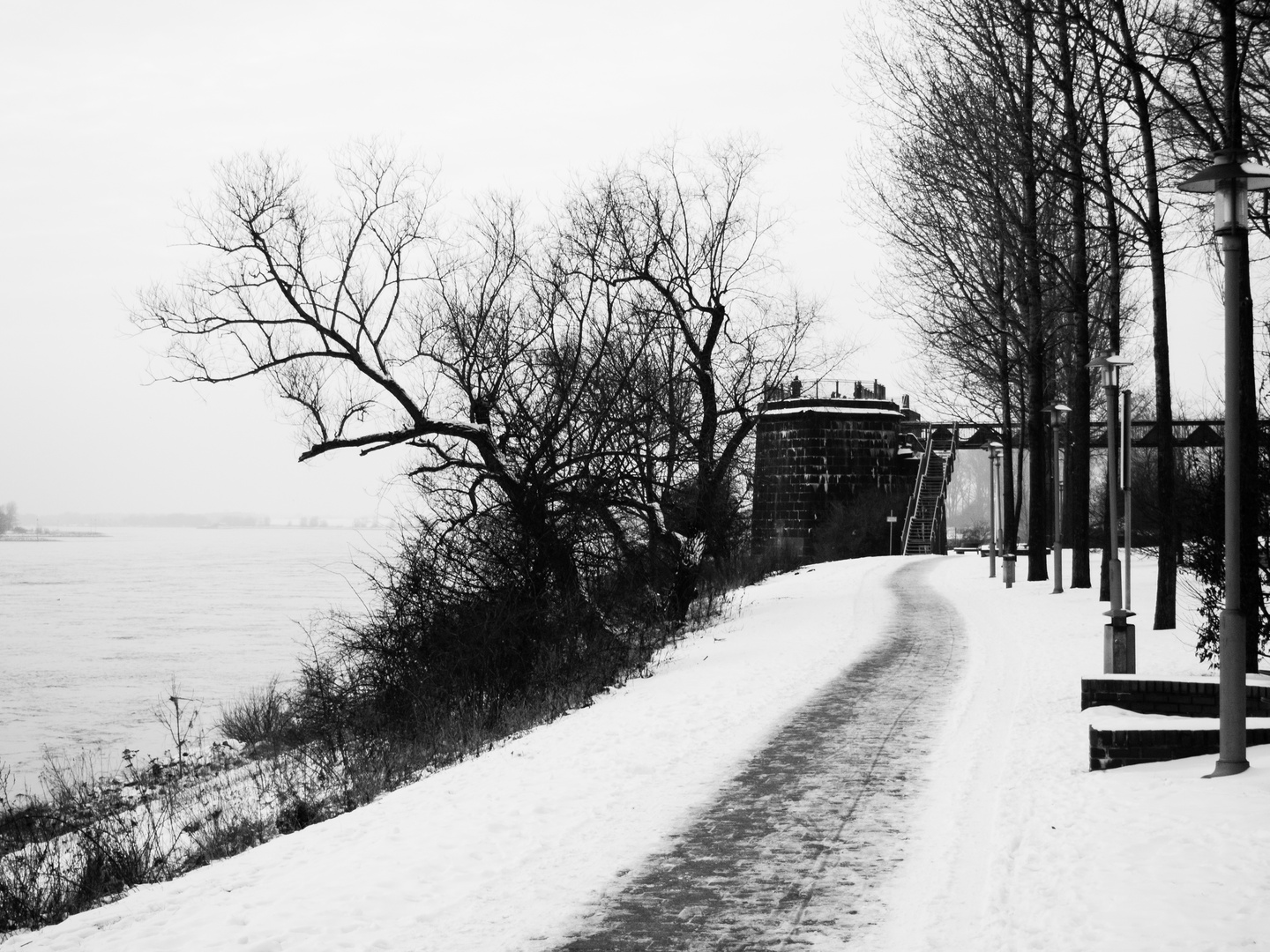 Rheinpromenade im Schnee