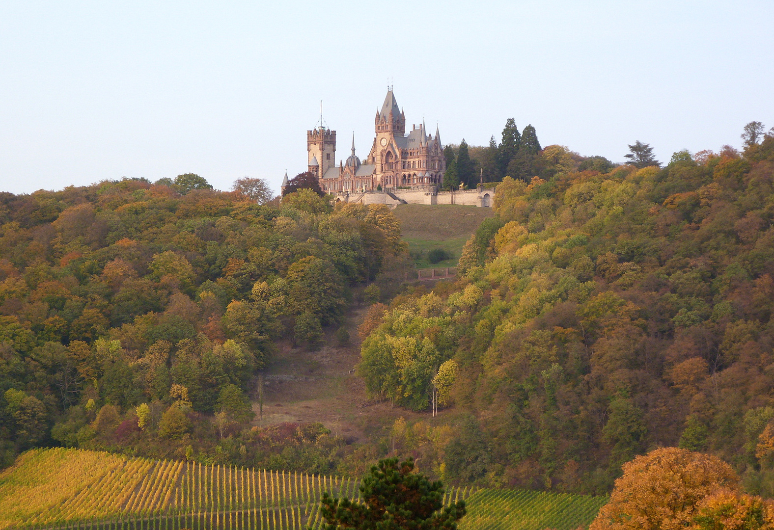 Rheinromantik - Drachenburg im Herbst