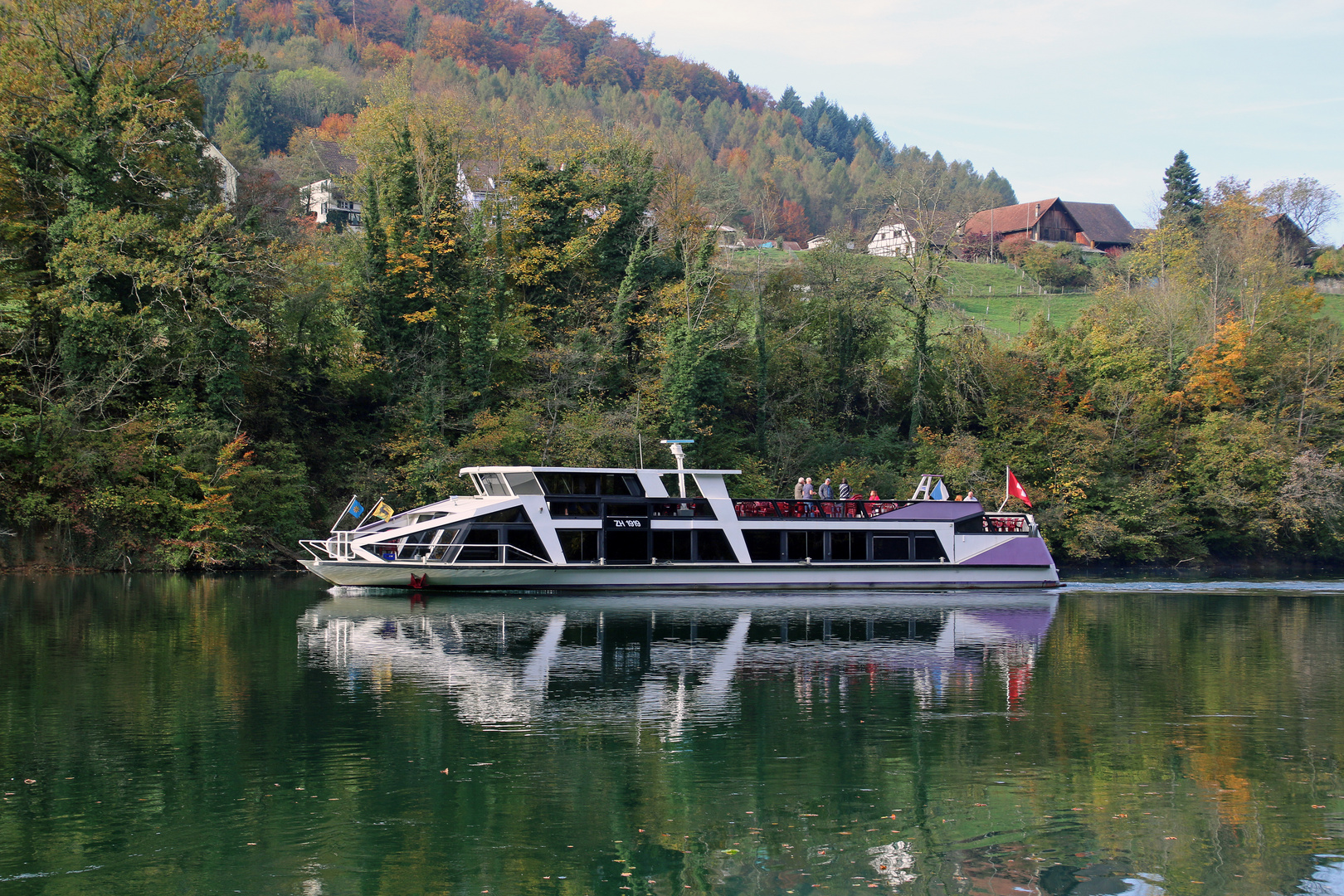 Rheinschiff bei Eglisau