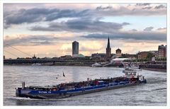 Rheinschiff in Düsseldorf