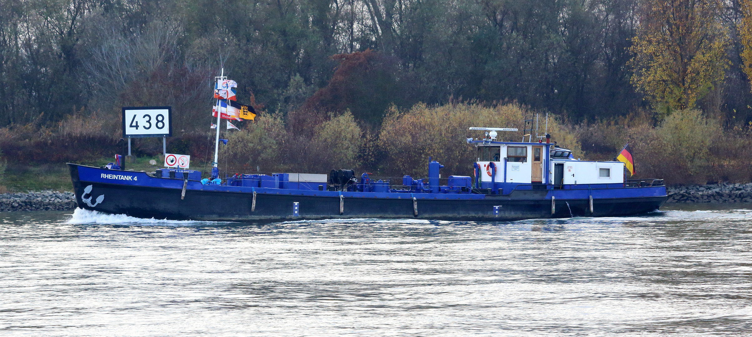 Rheinschiff "Rheintank 4"