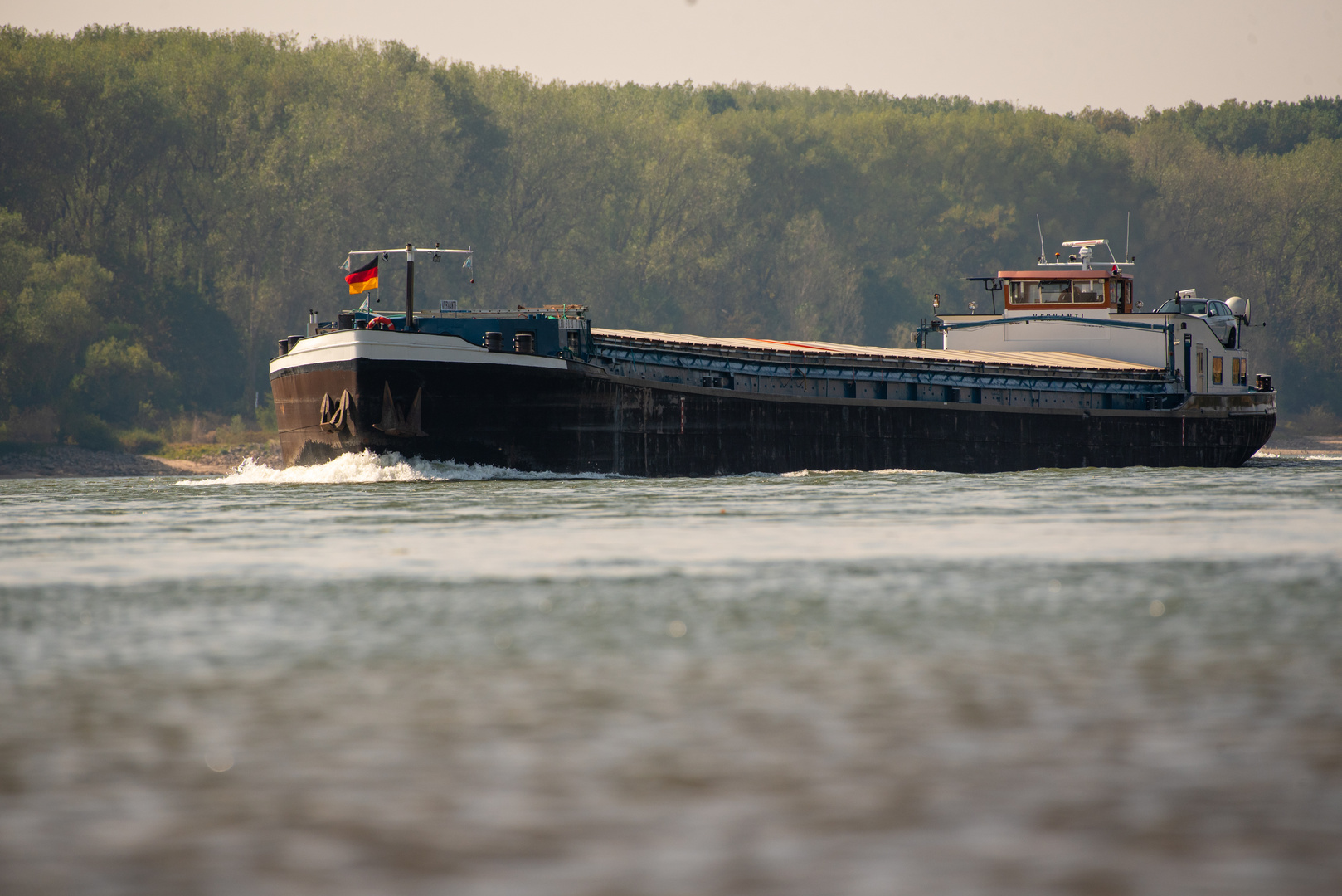 Rheinschifffahrt bei Niedrigwasser