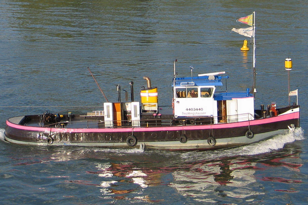 Rheinschlepper mit dünner Leine