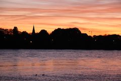 Rheinsonnenuntergang von der Dbg-Walsumer Seite, mit dem Blick nach Orsoy