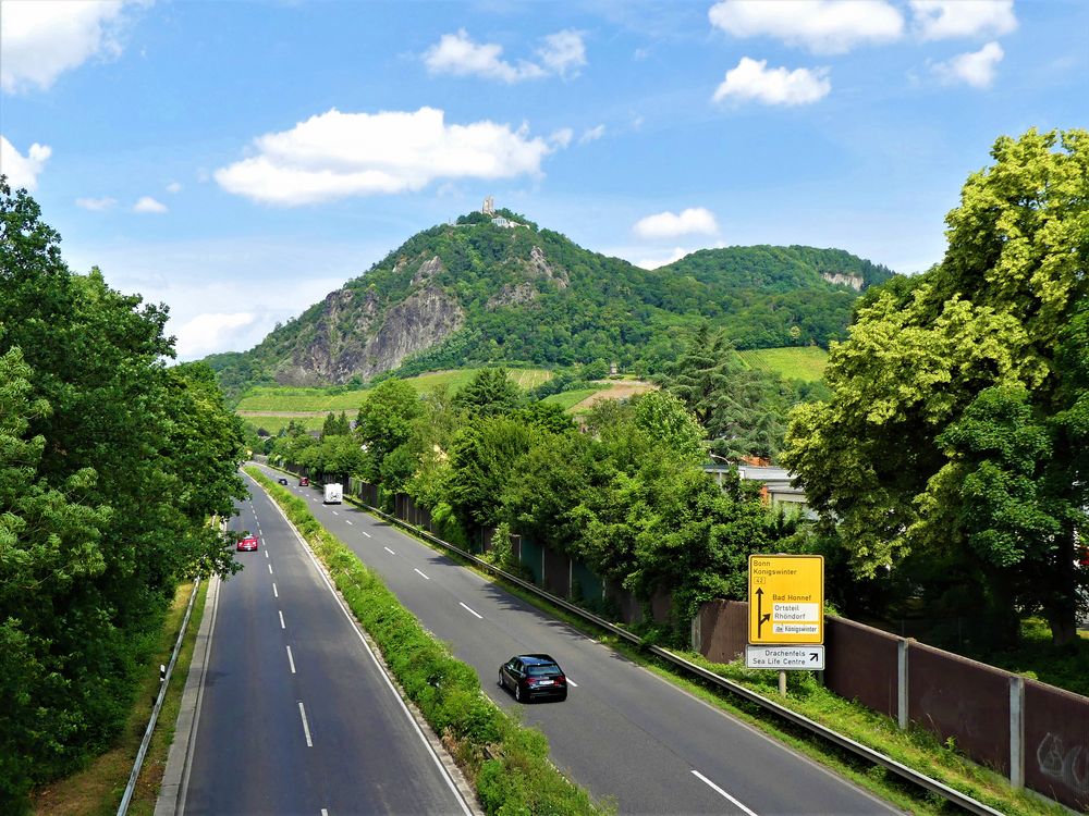 Rheintalautobahn mit Drachenfels