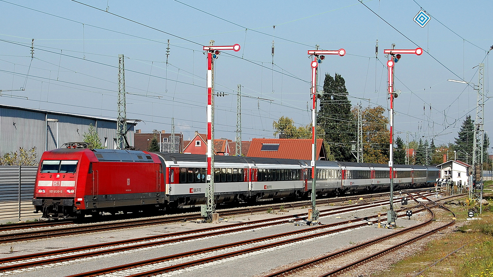 Rheintalbahn im Bahnhofsbereich Durmersheim 12.10.2010