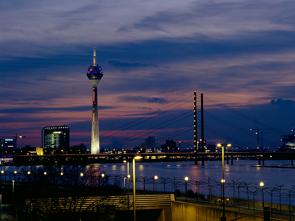 Rheinturm am Abend [reload]