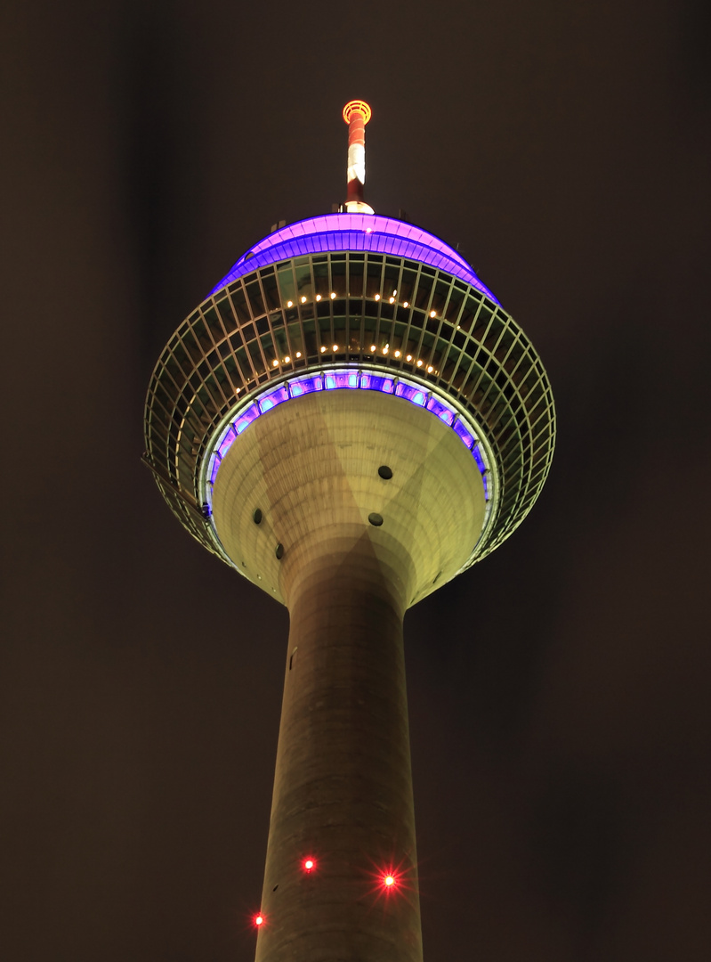 Rheinturm bei Nacht