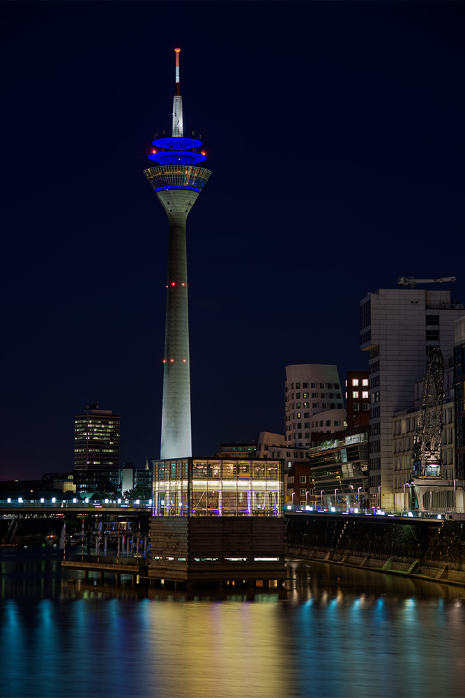 Rheinturm bei Nacht