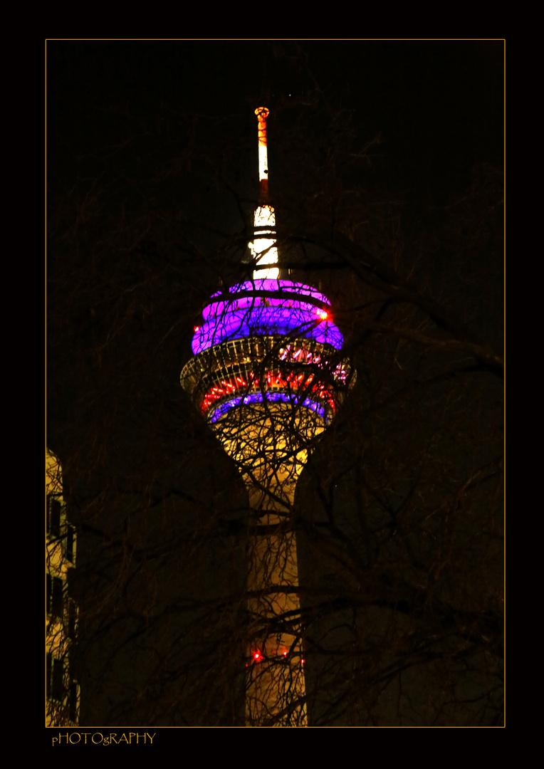 Rheinturm bei Nacht