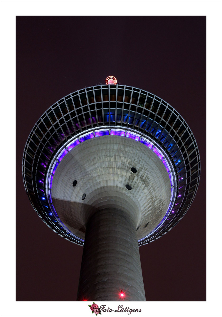 Rheinturm bei Nacht