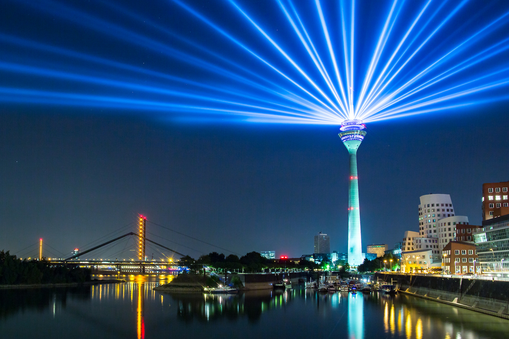 Rheinturm Düsseldorf 70 Jahre NRW