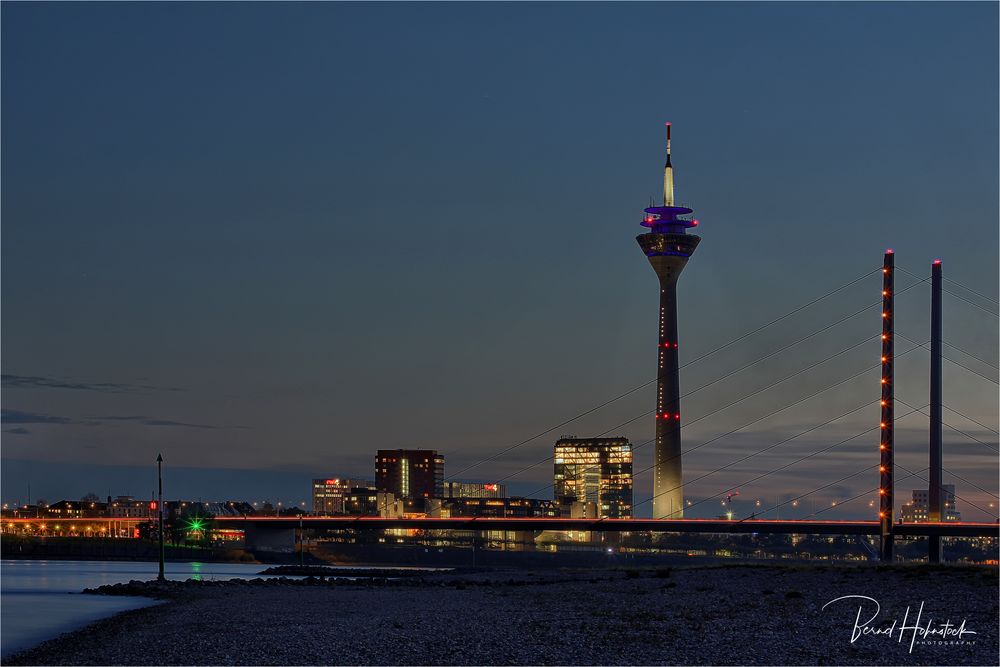 Rheinturm Düsseldorf ...