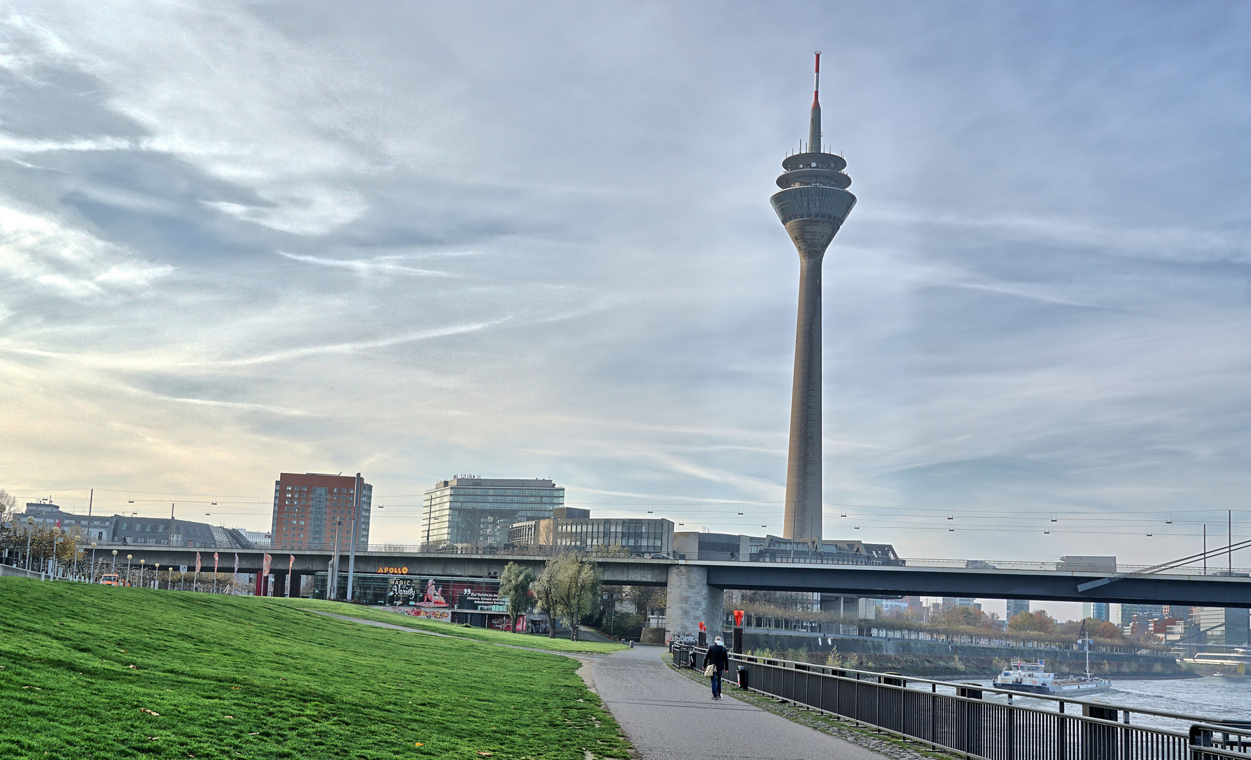 Rheinturm Düsseldorf Foto & Bild | deutschland, europe, nordrhein-  westfalen Bilder auf fotocommunity