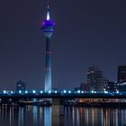 Rheinturm Düsseldorf bei Nacht