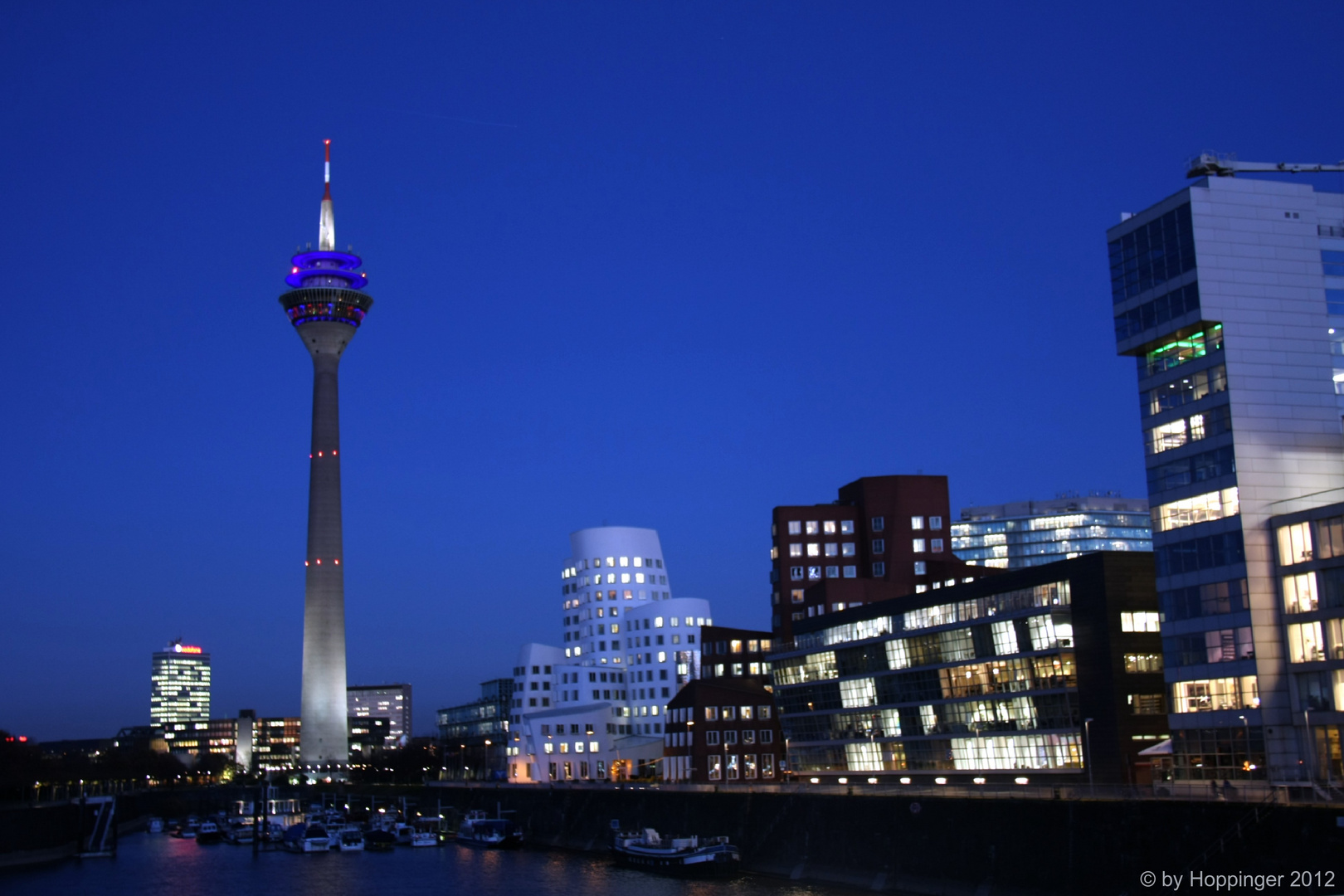 Rheinturm & Gehry