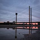 Rheinturm im Sonnenuntergang