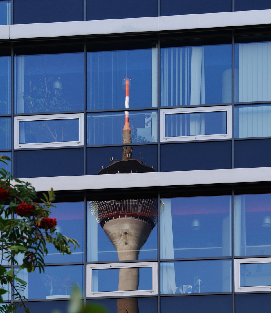 Rheinturm im Stadttor II