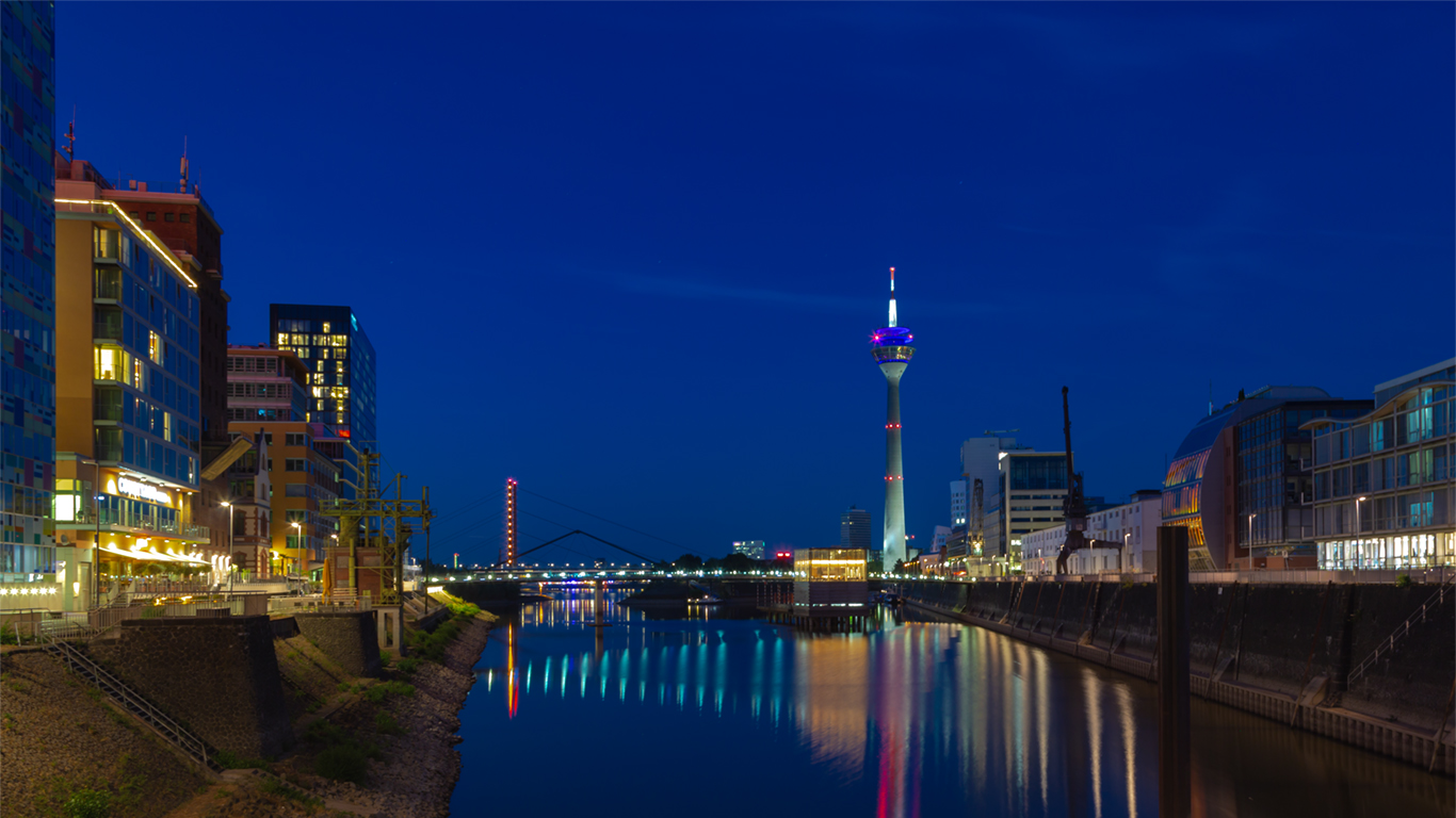 Rheinturm in der Nacht