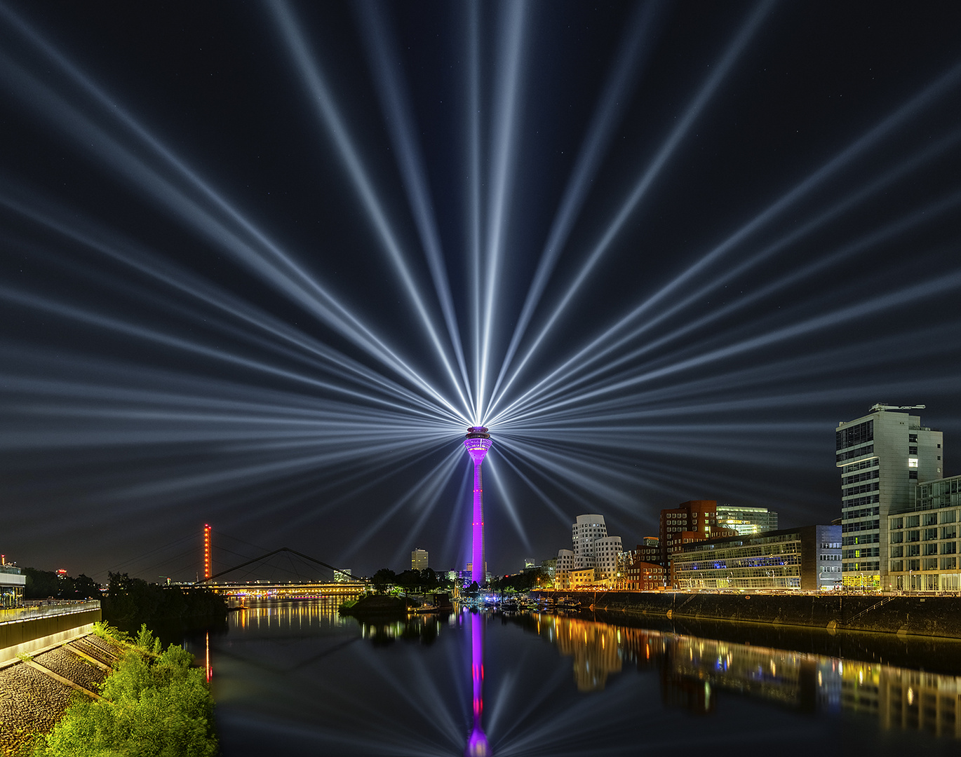 Rheinturm in Düsseldorf