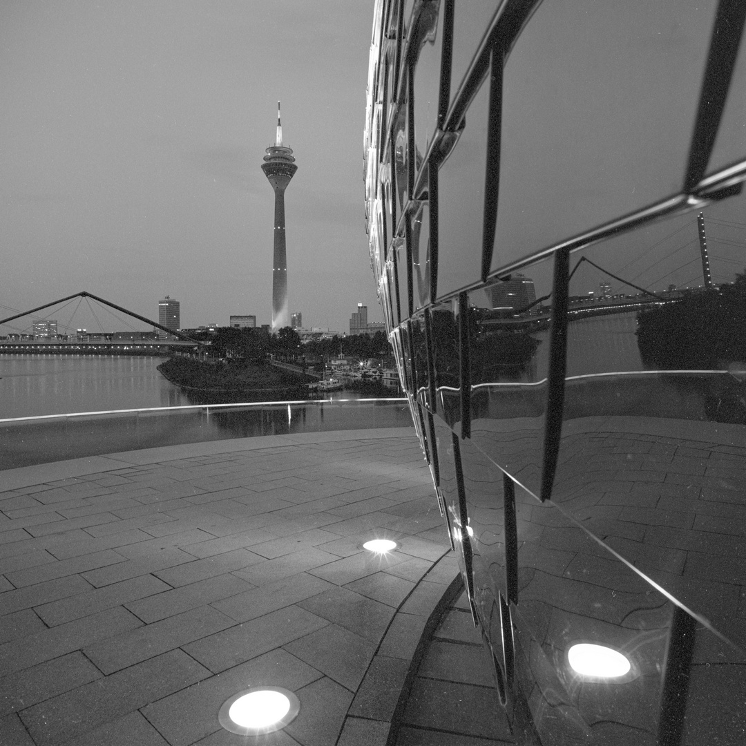 Rheinturm in Düsseldorf