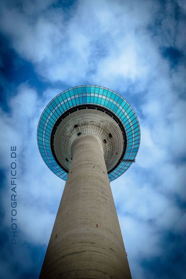 Rheinturm in Düsseldorf