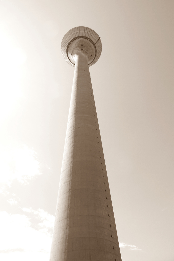 Rheinturm in Düsseldorf