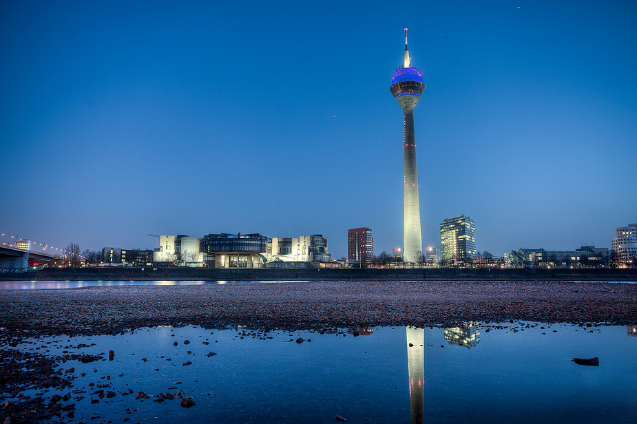 Rheinturm in Düsseldorf