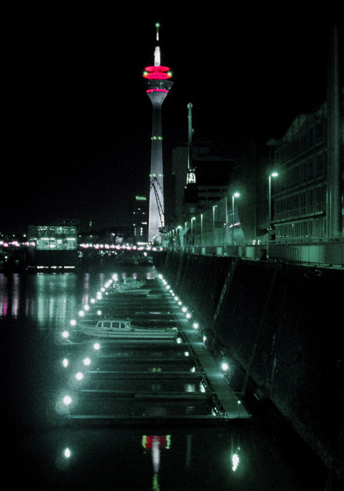 Rheinturm in Düsseldorf - so wie ich ihn heute sah ....