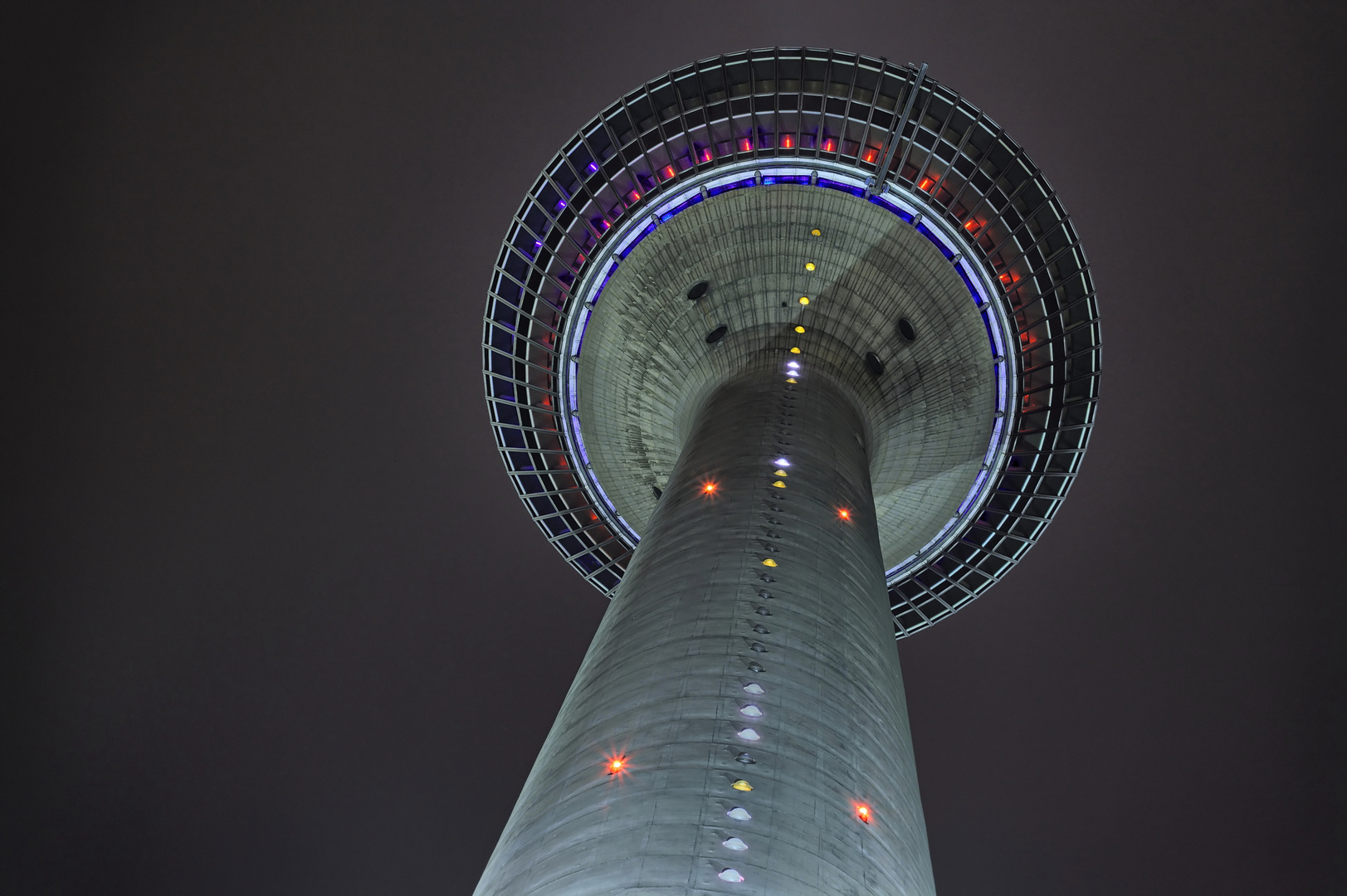 Rheinturm in Schieflage