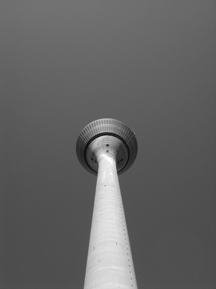 Rheinturm, mittig