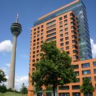 Rheinturm und Portobello-Haus