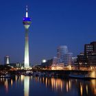 Rheinturm zur blauen Stunde