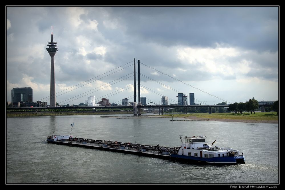 Rheinturmblick ... Ruhe vor dem Sturm