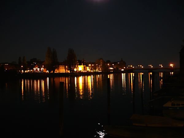 Rheinufer in Konstanz bei Nacht 2